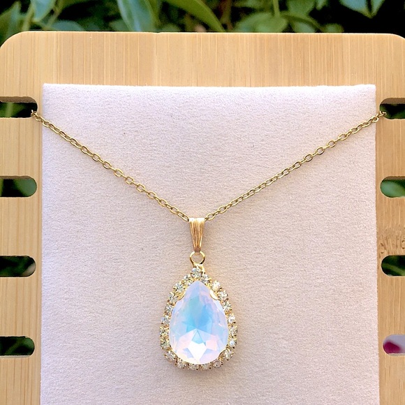 White Opal Aurora Borealis + Gold Crystal Halo Pear Drop Pendant Necklace - Picture 4 of 12